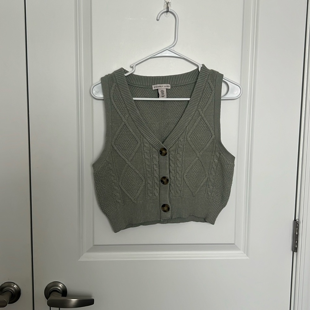 Green sweatervest